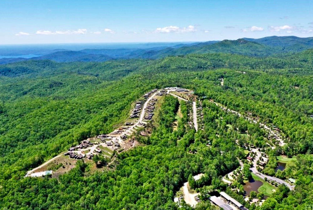 0004 NC MountainFalls LuxuryMotorcoachResort 33 Gallery