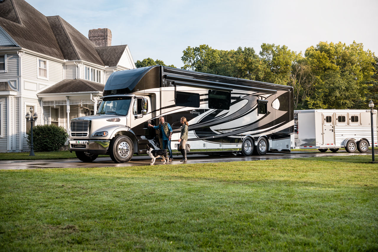 Newmar RV in front of white house