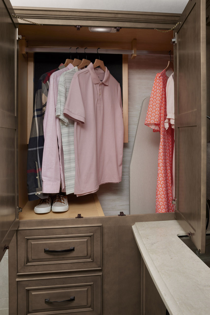 2025 dutch star gallery int closet