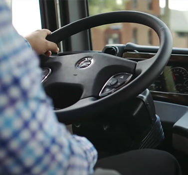 21 Newmar Blog DrivingWithWithoutAssistedSteering Preview