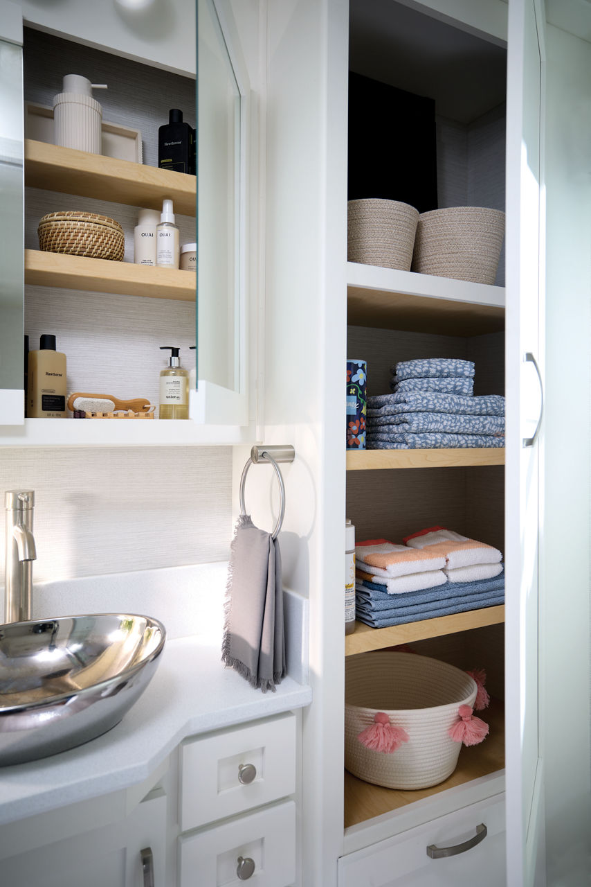 2026 Bay Star Interior Linen Closet