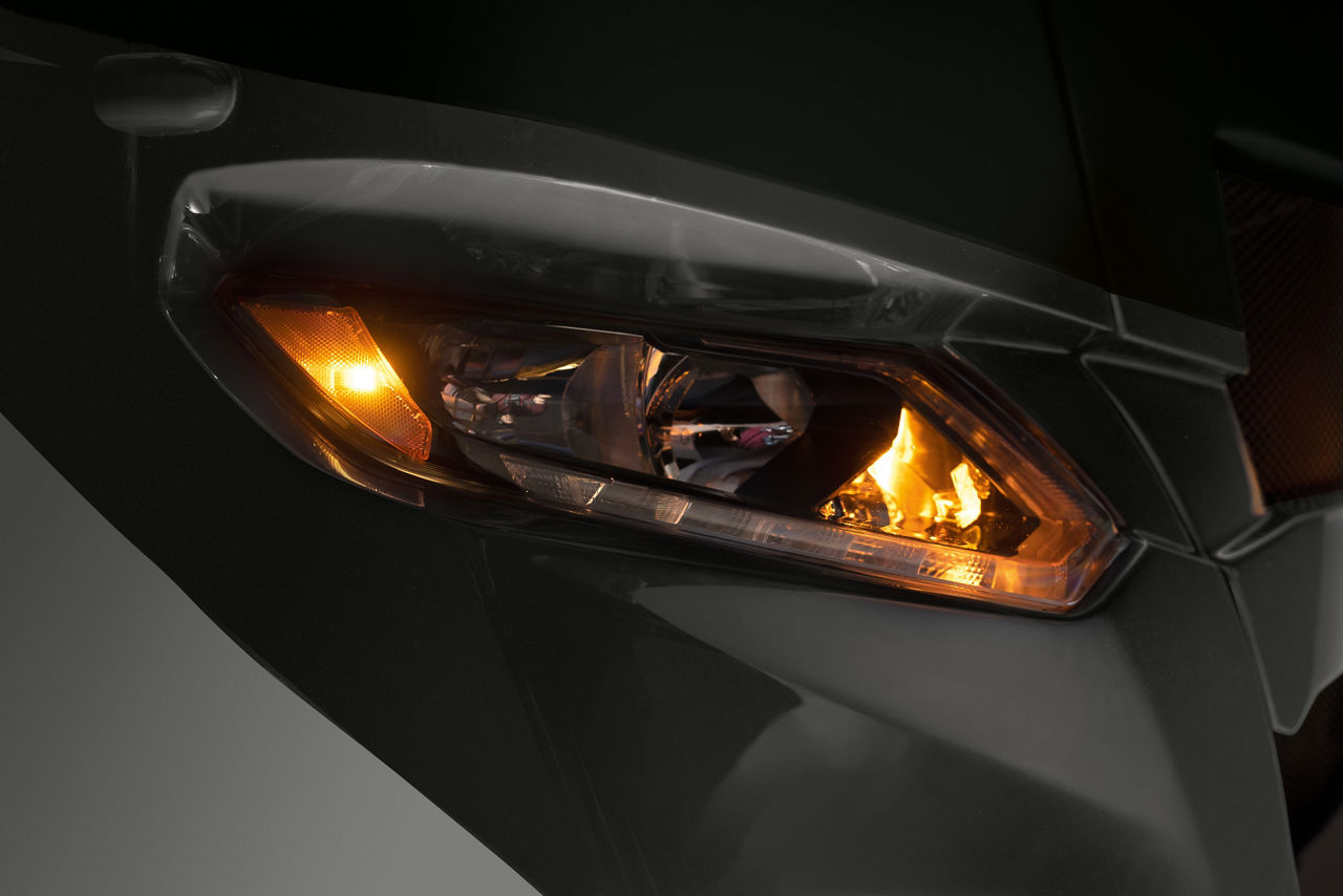 2025 model year page assets CS25 EXT Feature Headlight