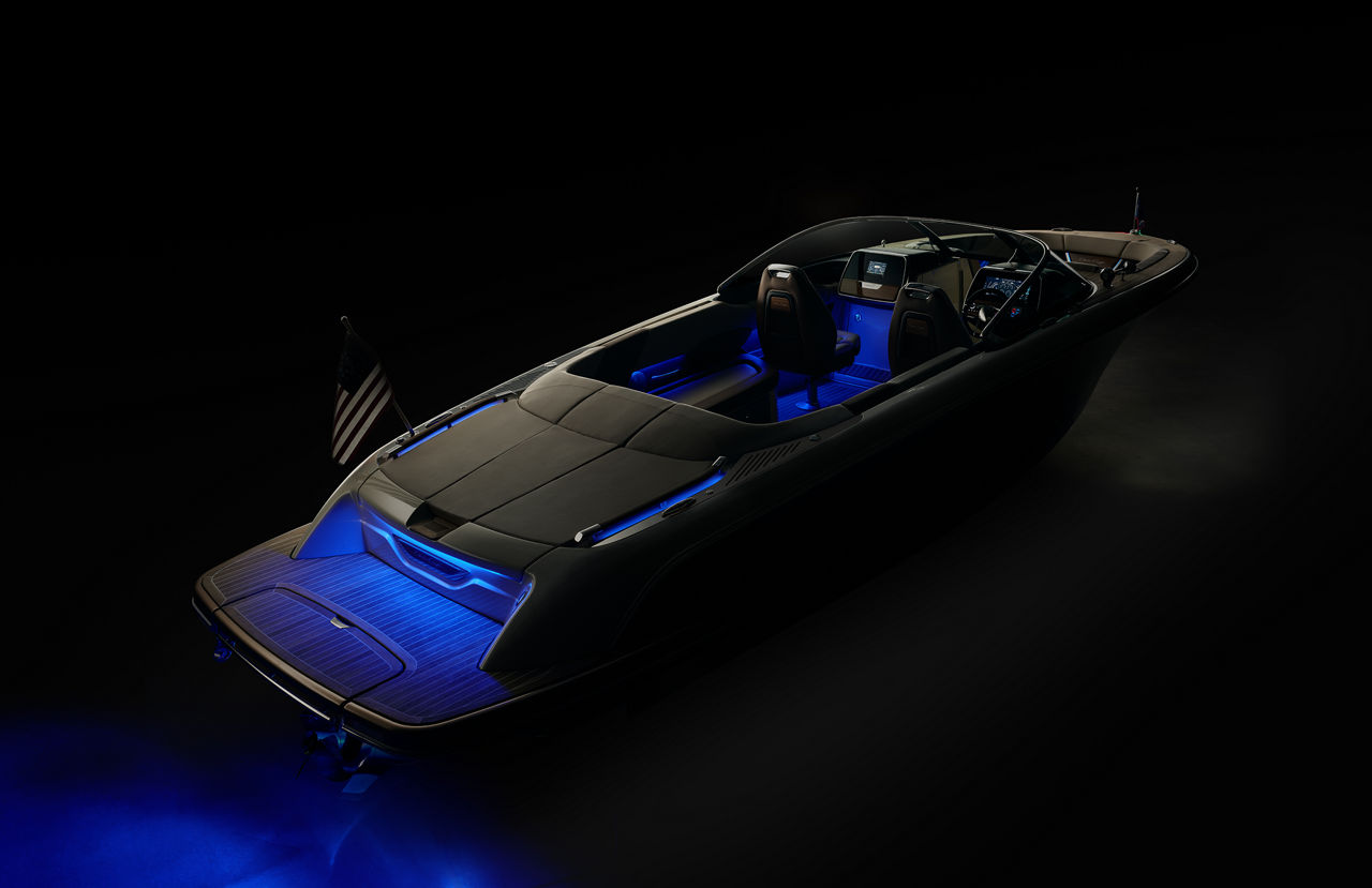 Launch 27 Rear Image with under water lights