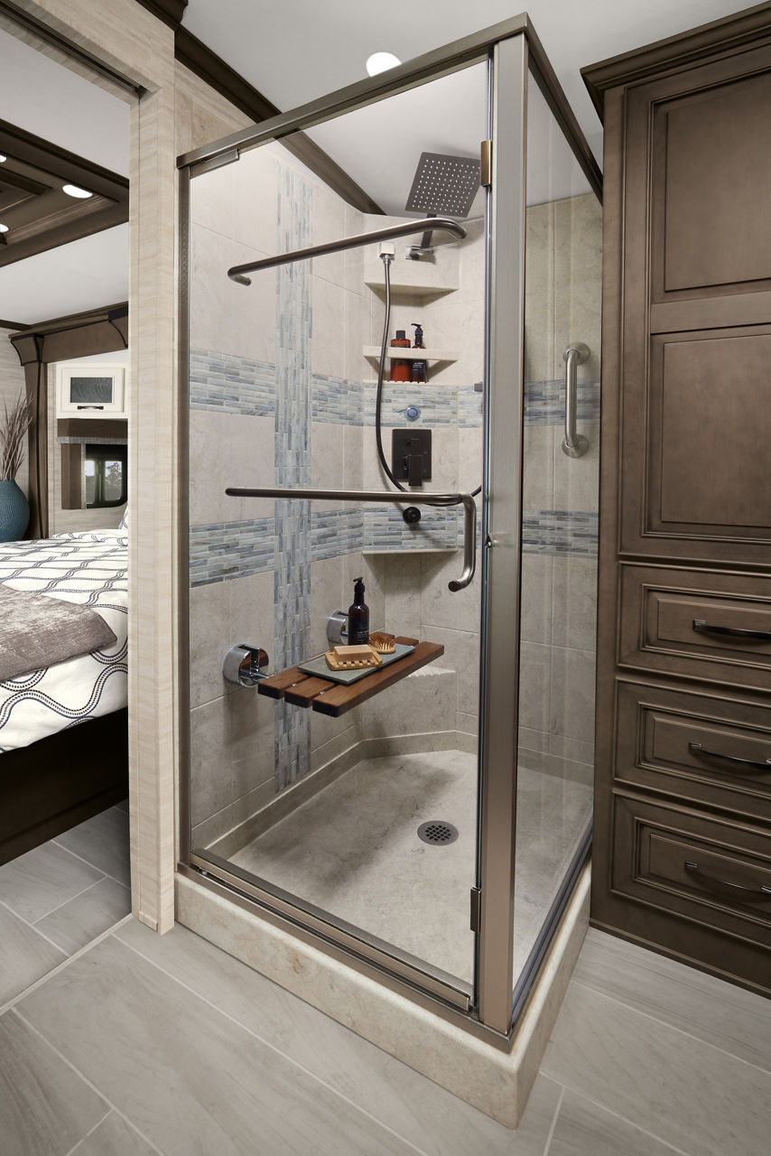 Dutch Star 25 INT Shower FNL RGB