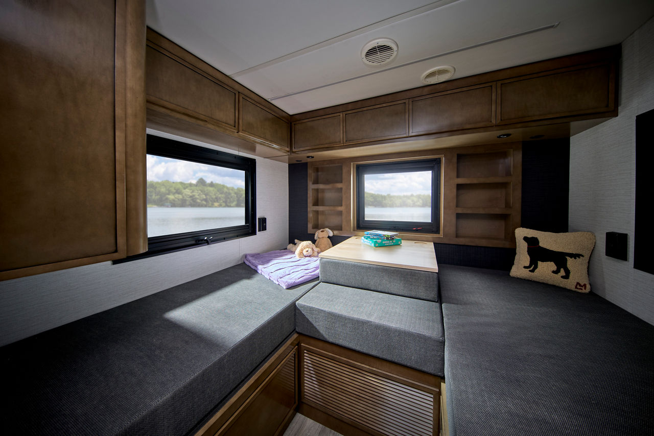 Freedom Aire 2512 Bedroom