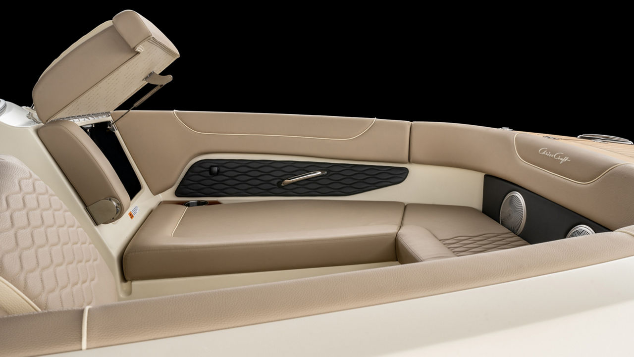 Forward-Facing Lounger Storage
