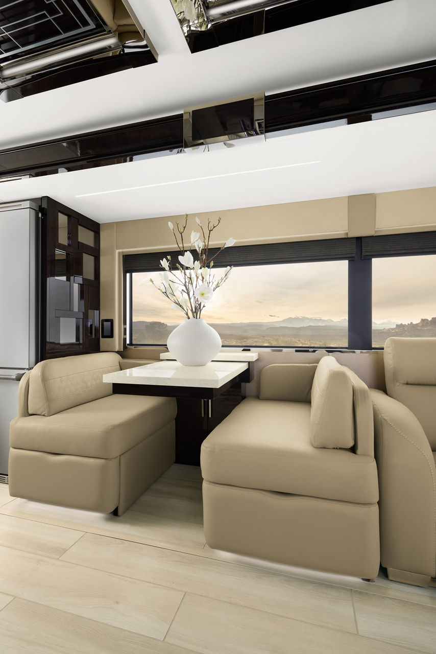 King Aire 25 INT Dinette FNL RGB