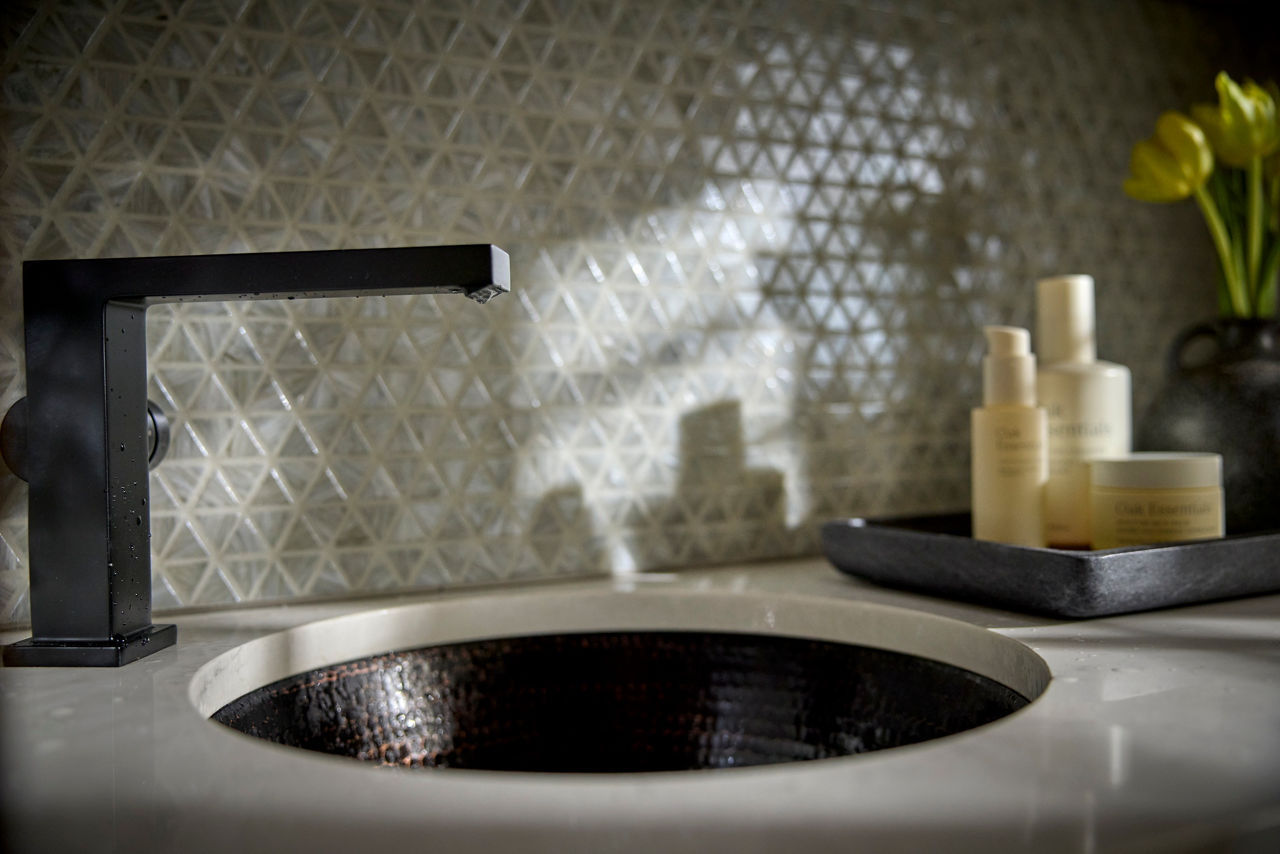 2027 King Aire Bathroom image for slice