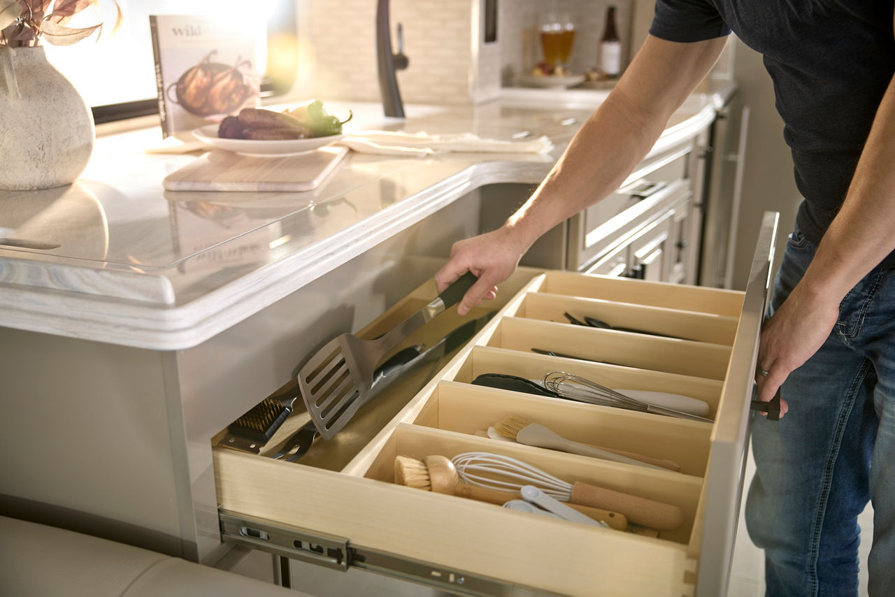 2026 London Aire INT Feature Drawer