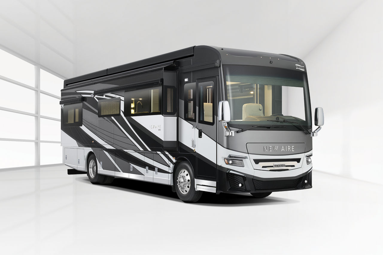 2026 New Aire Exterior Slideout View