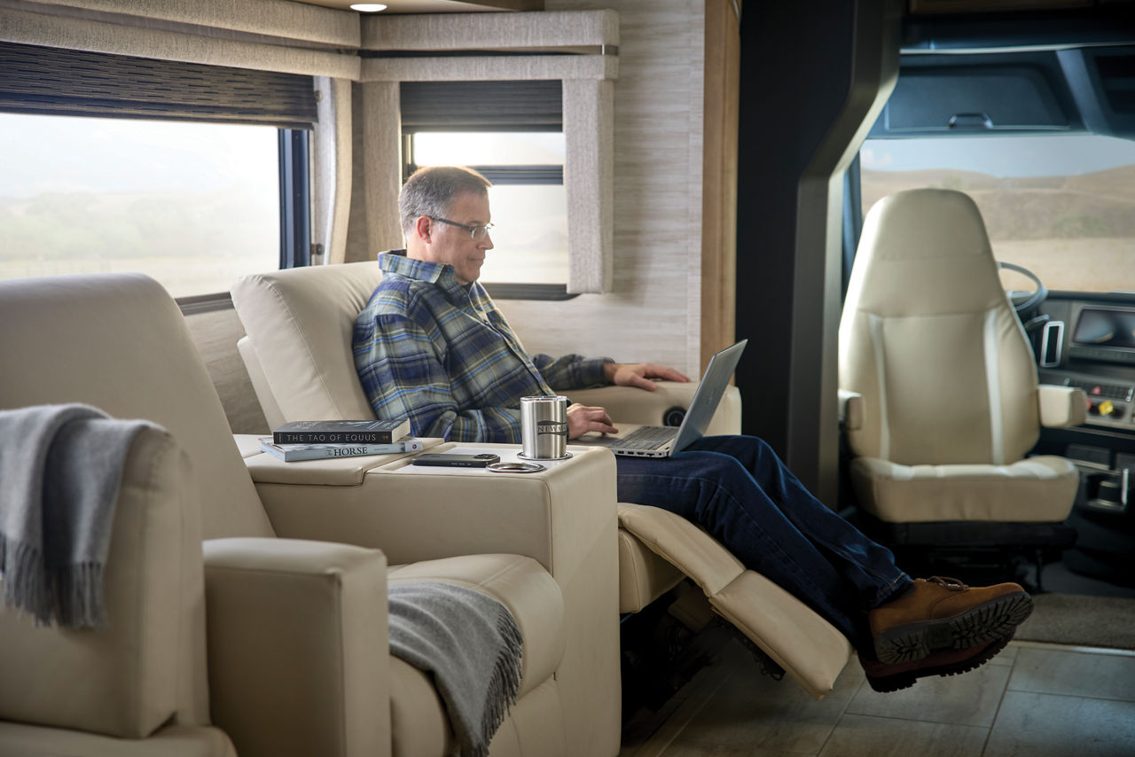 2026 supreme aire SA26 INT FEA Seating