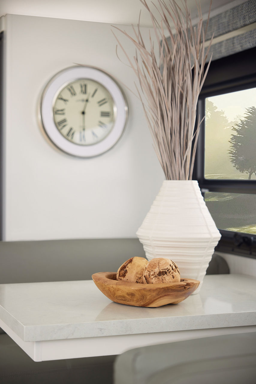 Ventana 25 INT Feature Dinette FNL RGB