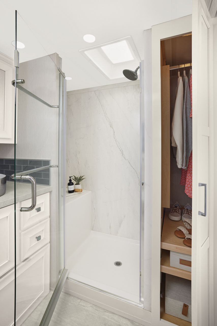 Ventana 25 INT Shower FNL RGB