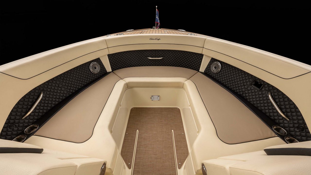 calypso 32 gallery interior 09 room to entertain with jl audio system