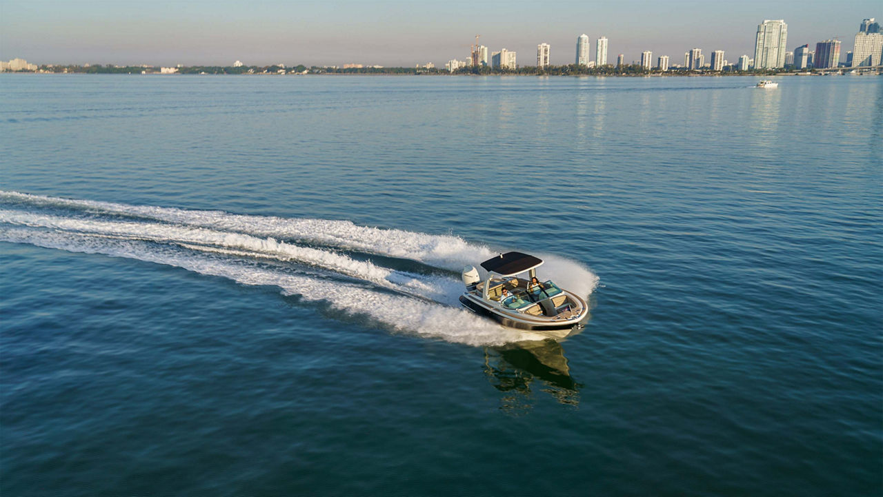 Launch 25 GT boat sailing on the ocean