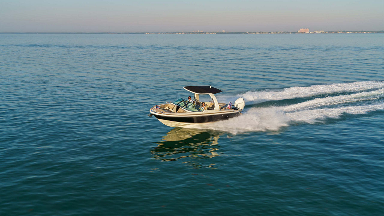 Launch 25 GT boat sailing on the ocean