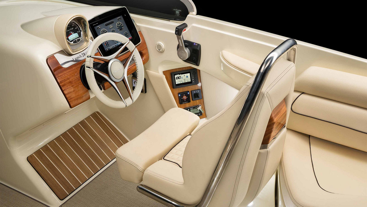 Launch 28 GT Interior